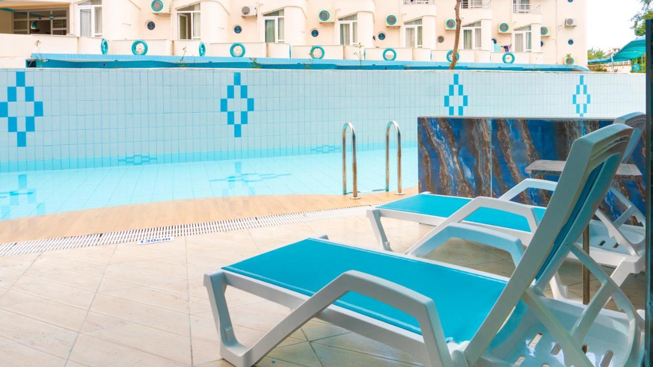Swim-up Room