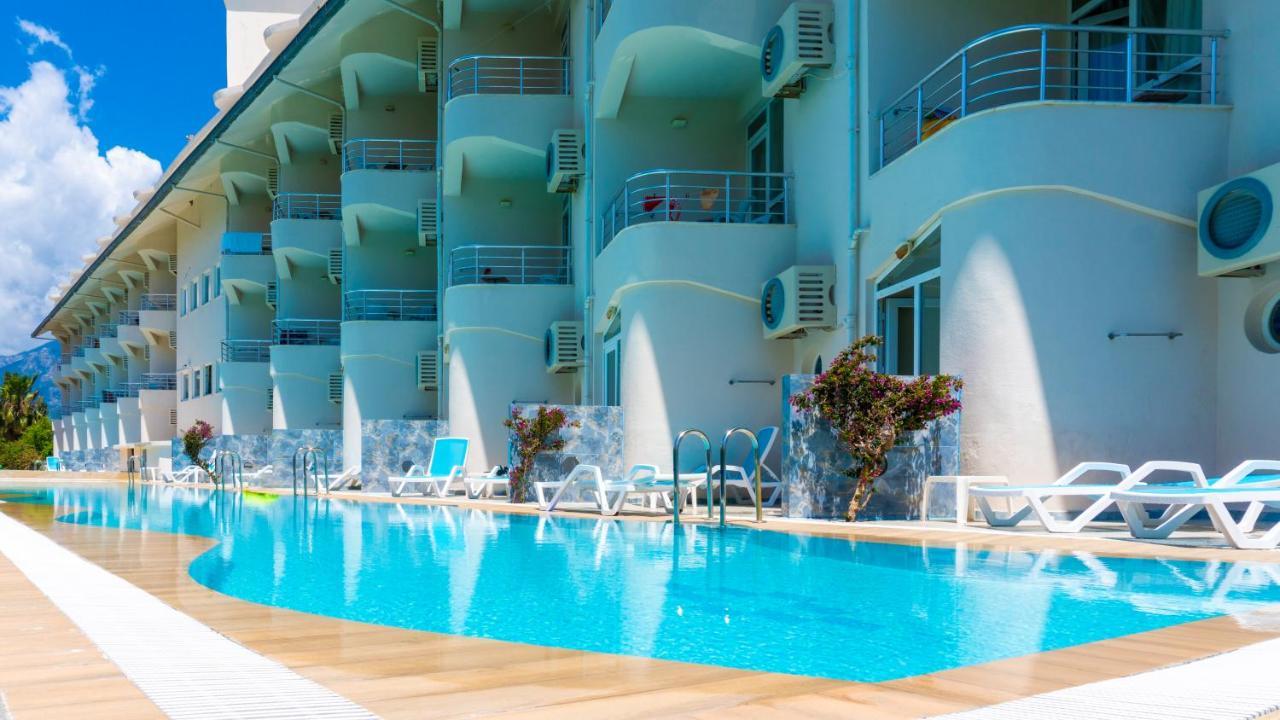 Swim-up Room