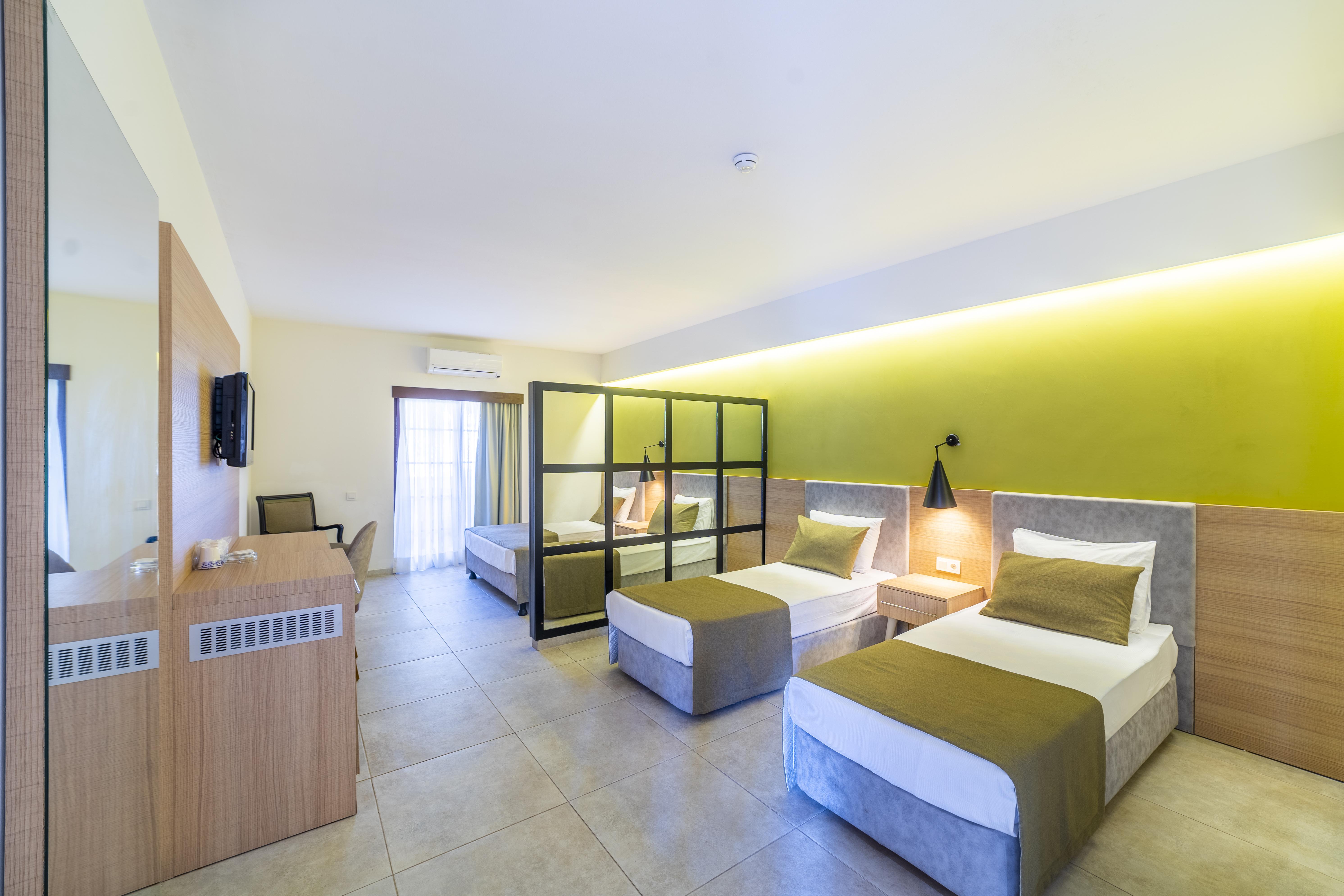 Economy Club Family Room