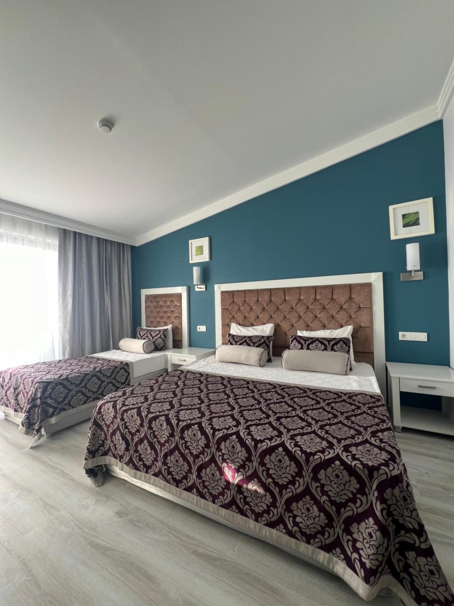 Standard Dreibettzimmer mit Meerblick