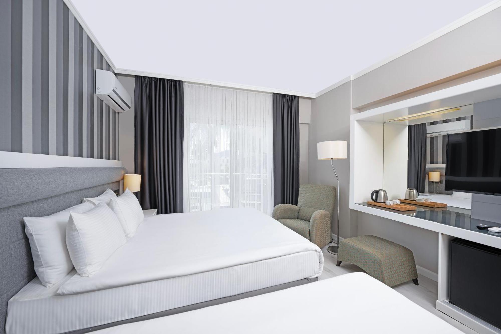 Superior Double or Twin Room with Mountain View