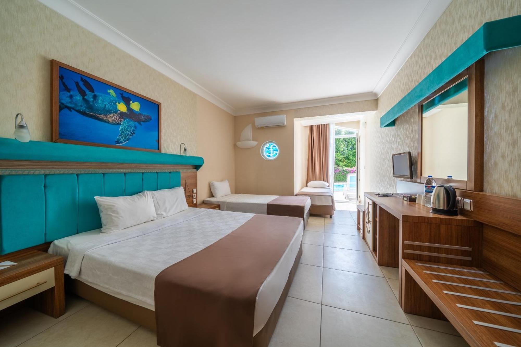 Swim-up Room