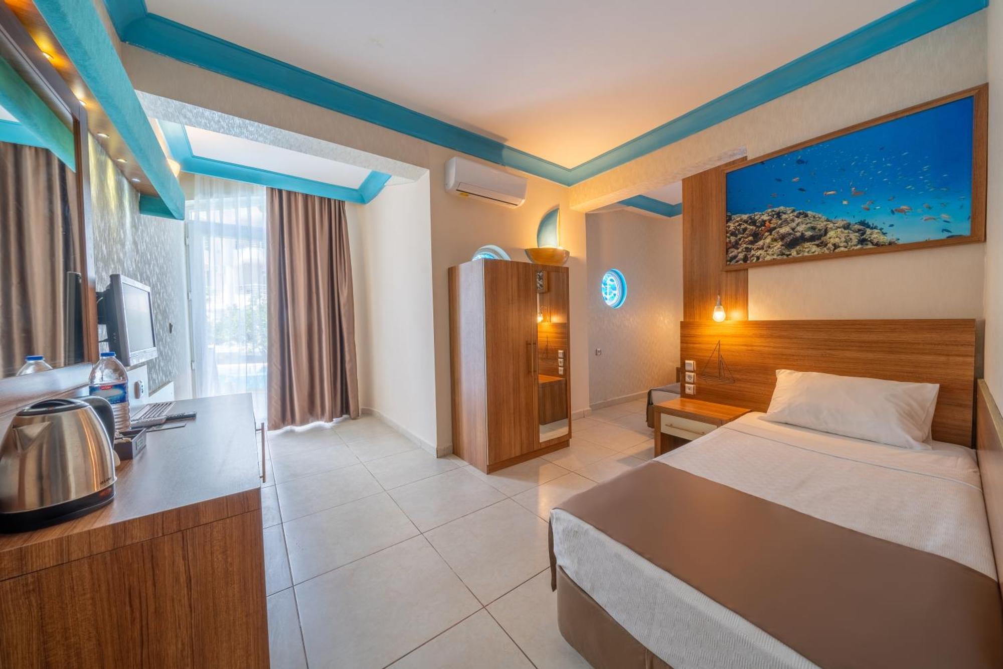 Swim-up Room
