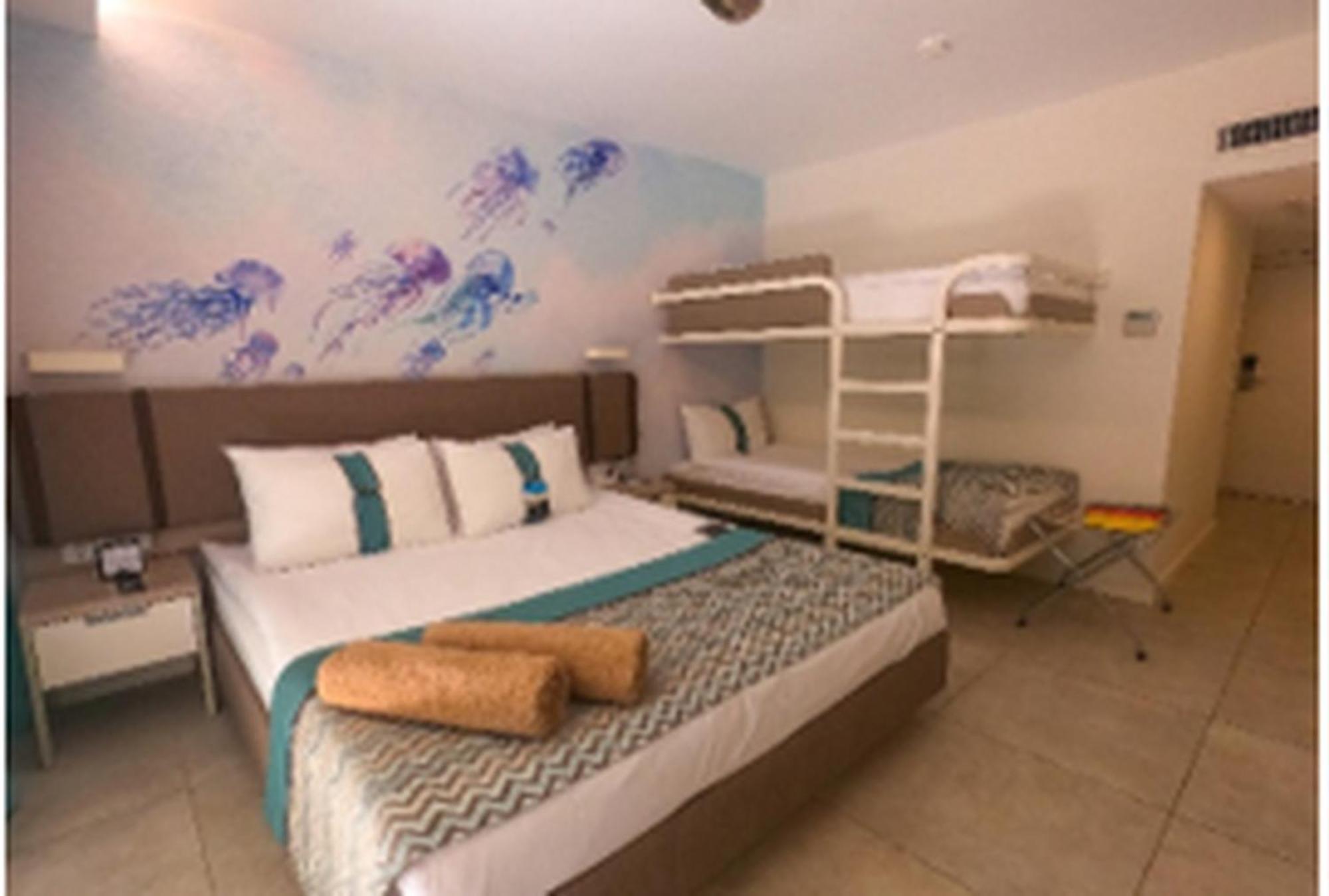 Double or Twin Room (2 Adults + 2 Children)