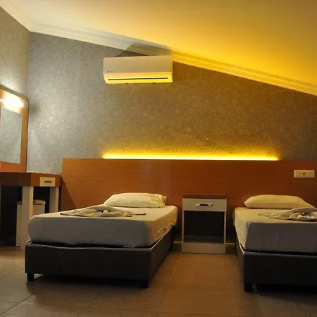 Anita Kemer Noch Hotel-2